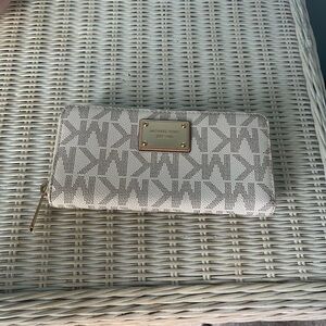 Michael Kors Cream Wallet Zip-Around Monogram